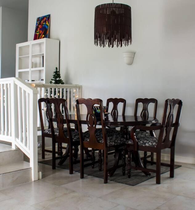 Seating area, Dining area