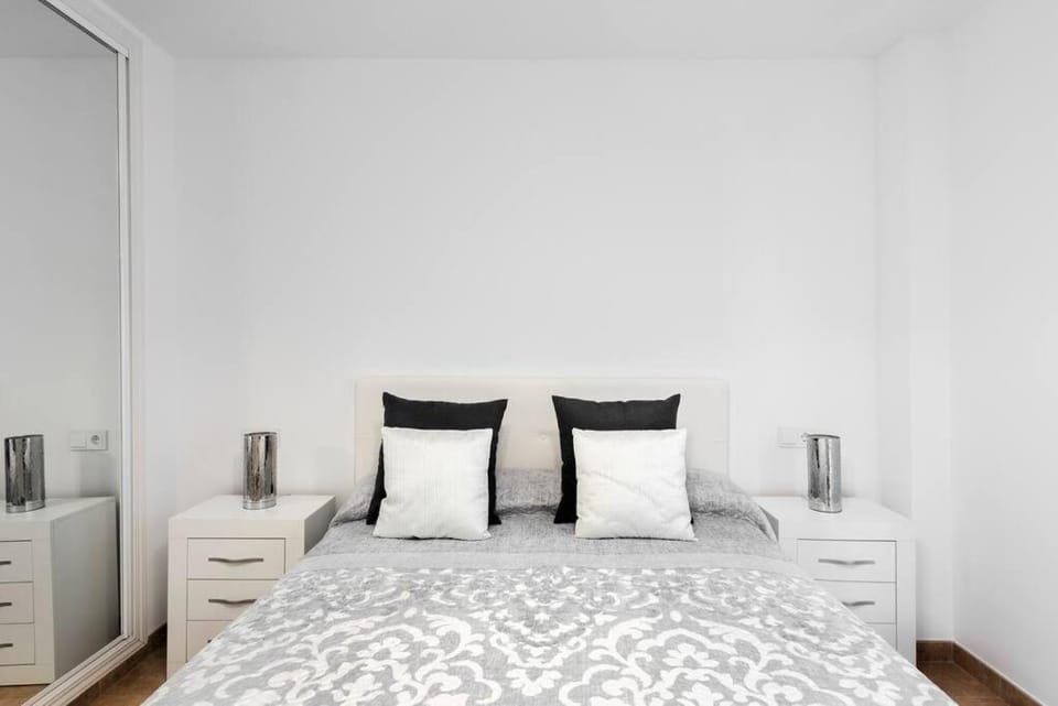 Nice 3 Bedroom Apartment, next to the beach, with pool Apartment in Marbella