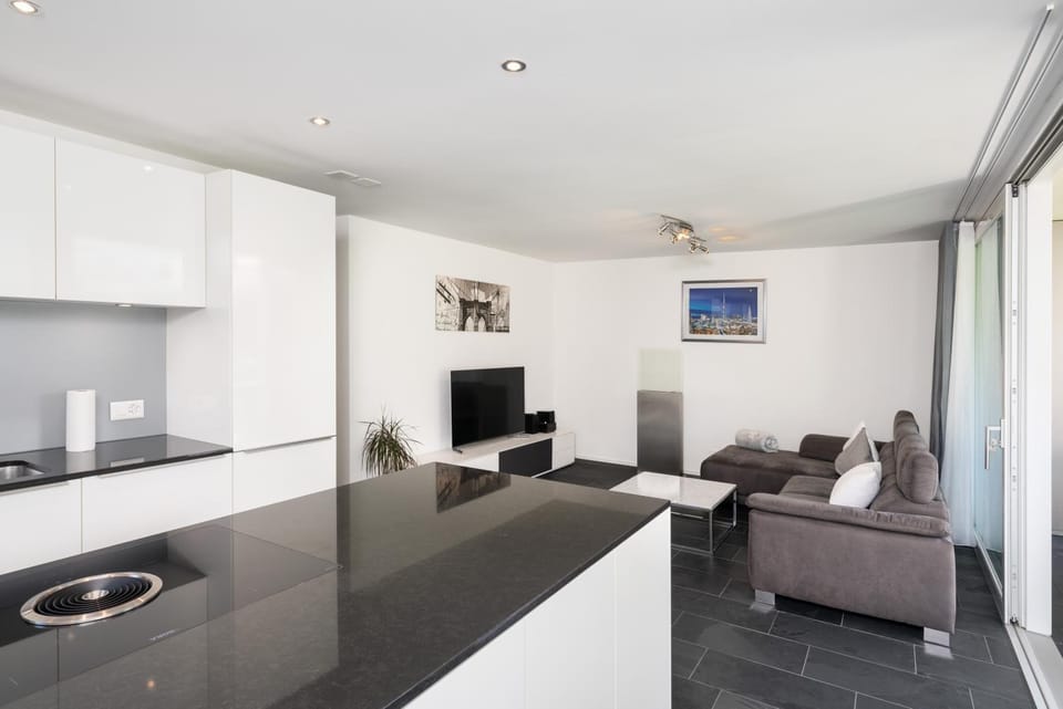 TV and multimedia, Kitchen or kitchenette, Living room, Seating area