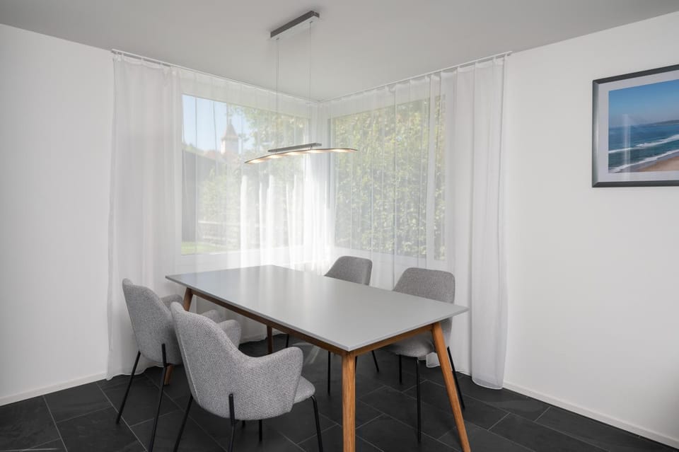 Seating area, Dining area