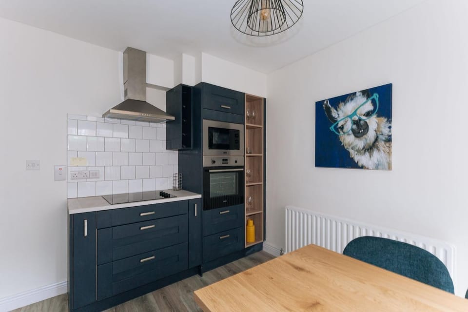 Centrally Located & Spacious 4BD House- St Kevin's House in Dublin