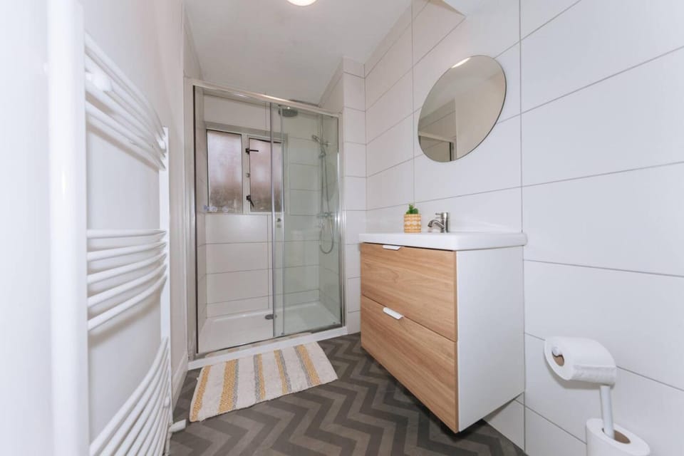 Centrally Located & Spacious 4BD House- St Kevin's Apartment in Dublin