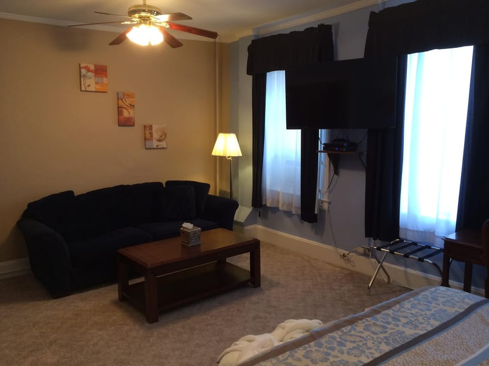 Day, Seating area