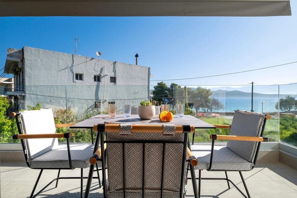 Property building, Balcony/Terrace, Living room