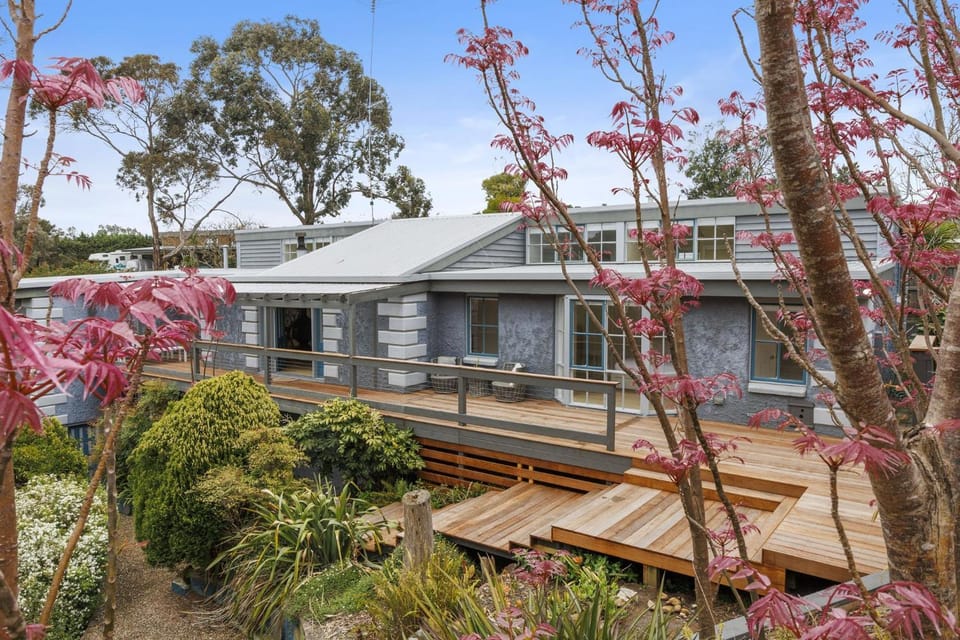 Property building, Day, Garden, Garden view