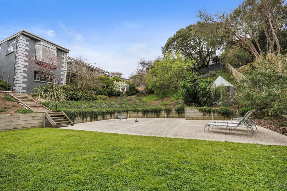 Property building, Day, Garden, Garden view