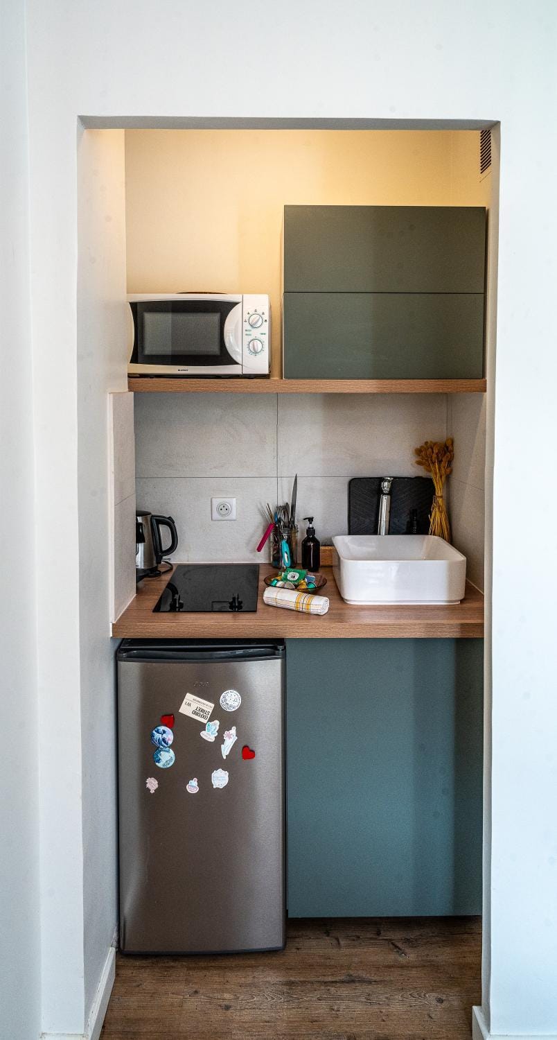 Kitchen or kitchenette