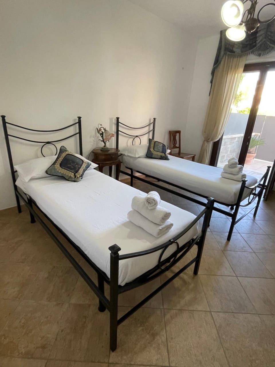 Bedroom, towels