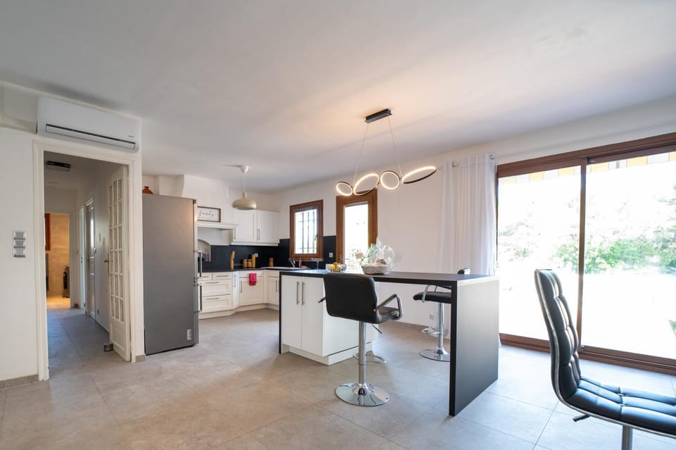 Communal kitchen, kitchen