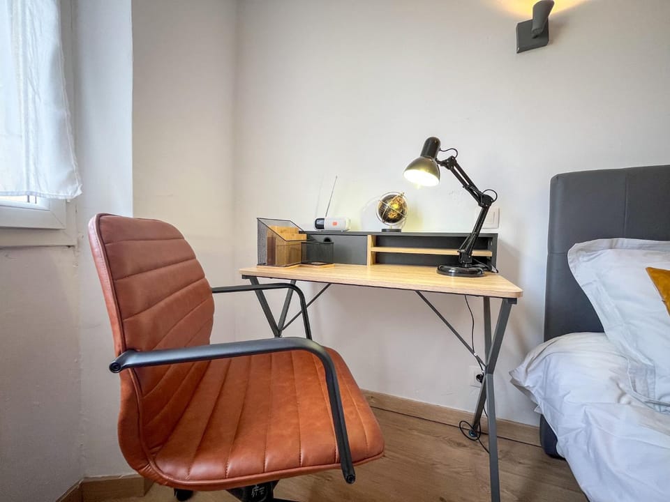 Seating area, Bedroom