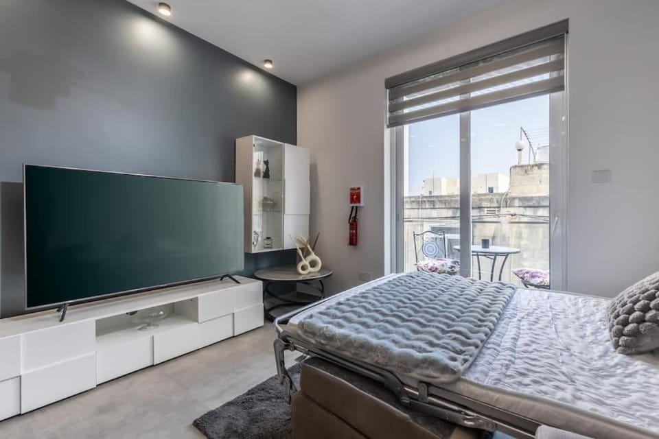 Velvet Noir Apartment by Solea Apartment in Sliema