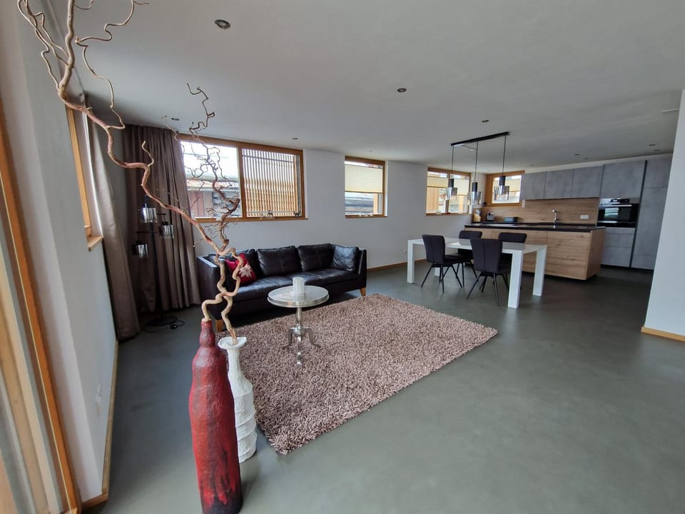 Kitchen or kitchenette, Living room, Seating area, Dining area, stove