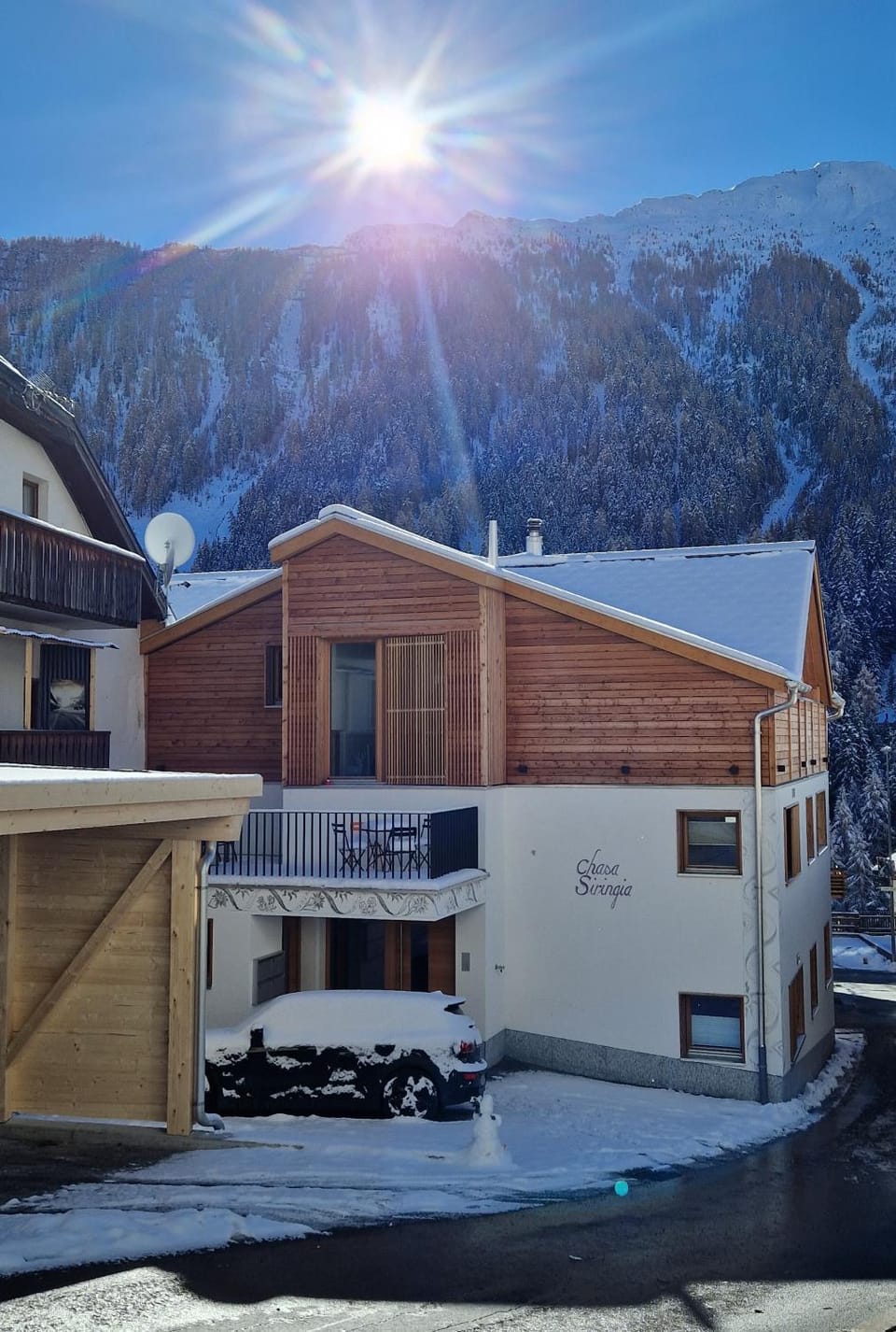 Property building, Day, Natural landscape, Winter, Mountain view