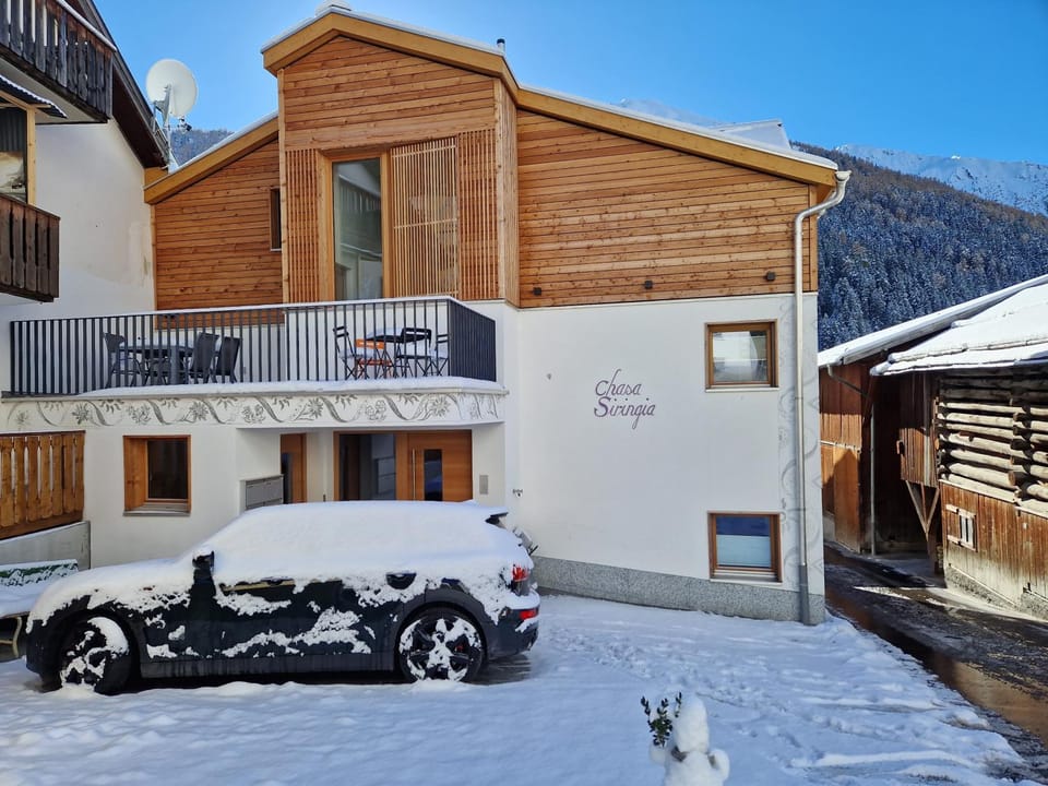 Property building, Day, Natural landscape, Winter, Mountain view, Parking