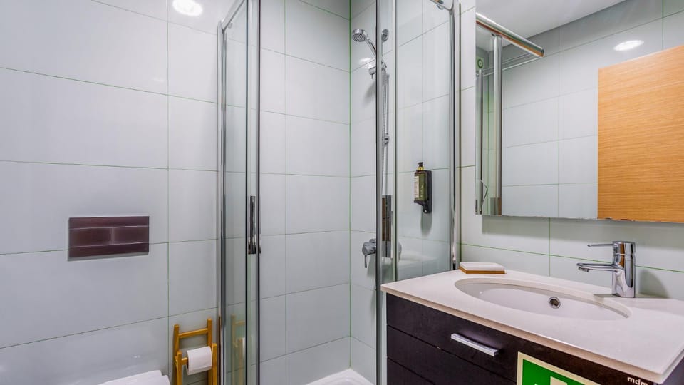 Shower, Bathroom, towels