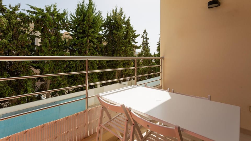 View (from property/room), Balcony/Terrace, Dining area