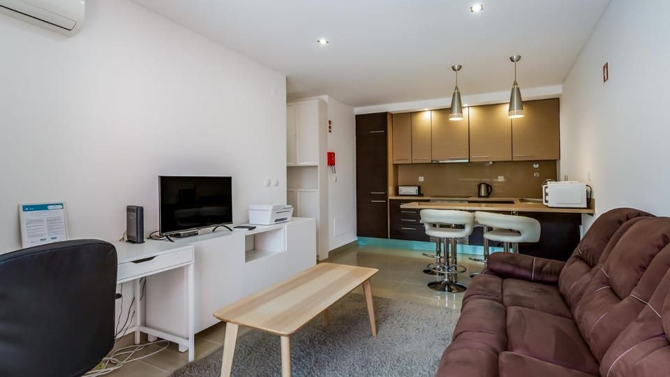 TV and multimedia, Kitchen or kitchenette, Living room, Seating area, Dining area, minibar, pet friendly, stove