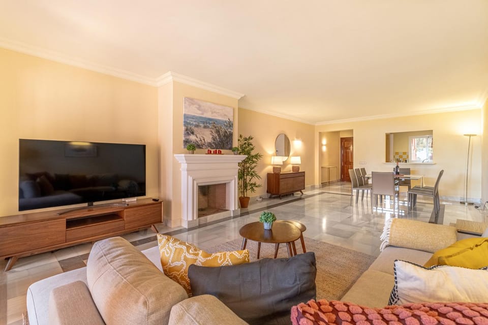 TV and multimedia, Living room, Seating area, fireplace