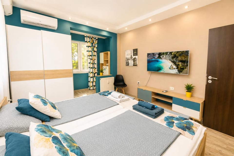 Bed, TV and multimedia, Photo of the whole room, Evening entertainment, Bedroom