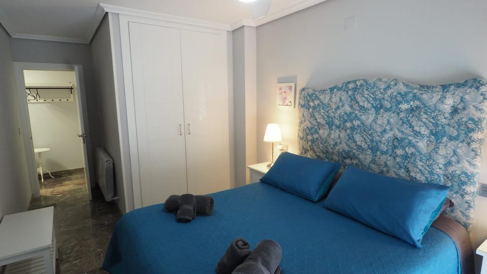 Bed, Photo of the whole room, Bedroom, heating, air conditioner