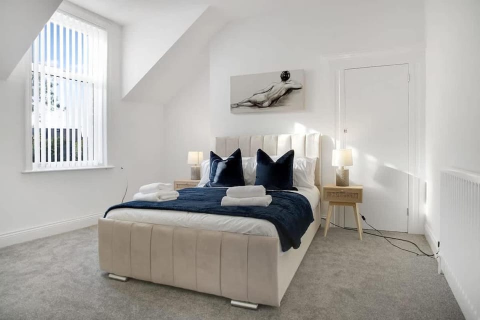 Spacious & Modern Oasis, 4-Bed House, Sleeps 7 Apartment in Sunderland
