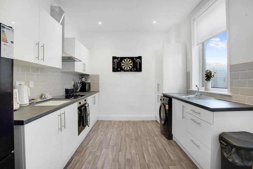 Kitchen or kitchenette, oven, stove
