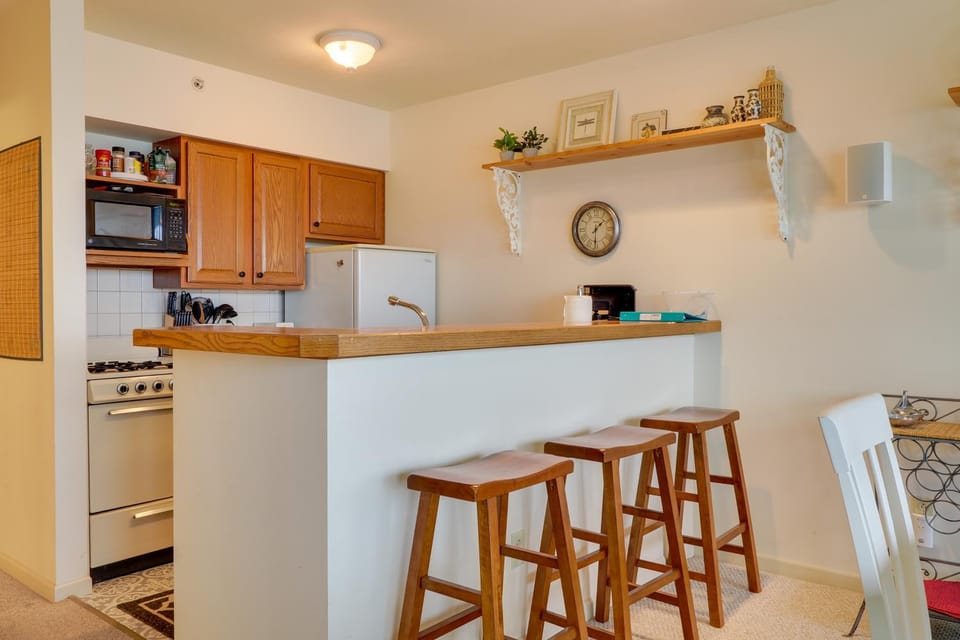 Beachfront Onekama Vacation Rental w/ Balcony! House in Wisconsin