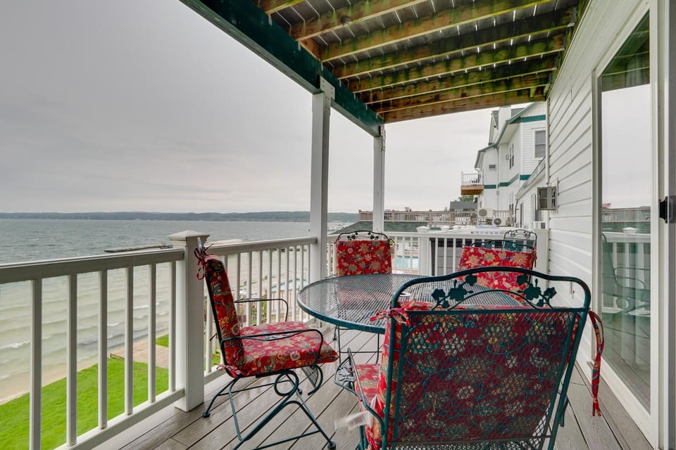 Beachfront Onekama Vacation Rental w/ Balcony! House in Wisconsin