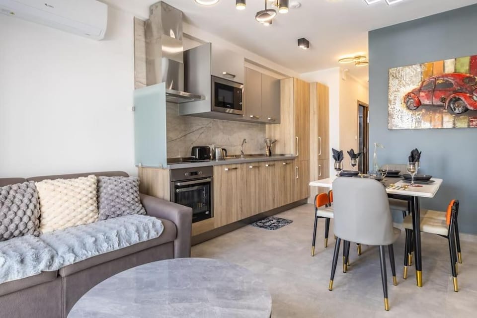 Coffee/tea facilities, Kitchen or kitchenette, Living room, Seating area, Dining area, minibar, pet friendly, stove