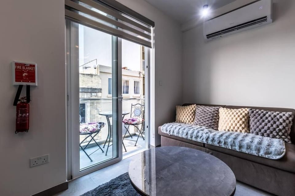 Living room, Seating area, air conditioner