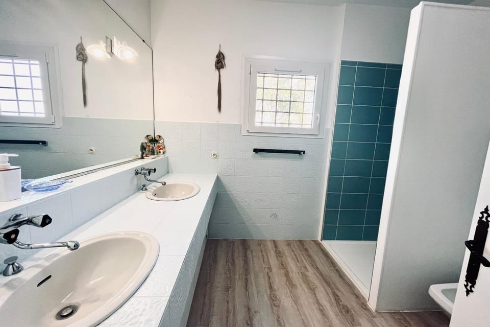 Rare pearl with pool and sea view House in Mandelieu-La Napoule