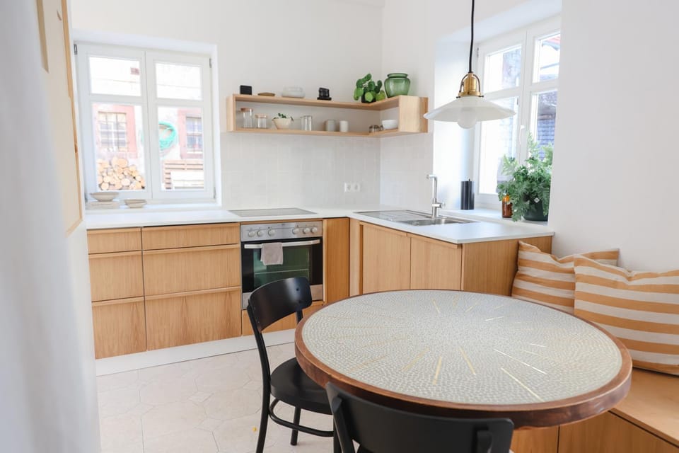 Kitchen or kitchenette, Seating area, Dining area, pet friendly, stove, kitchen