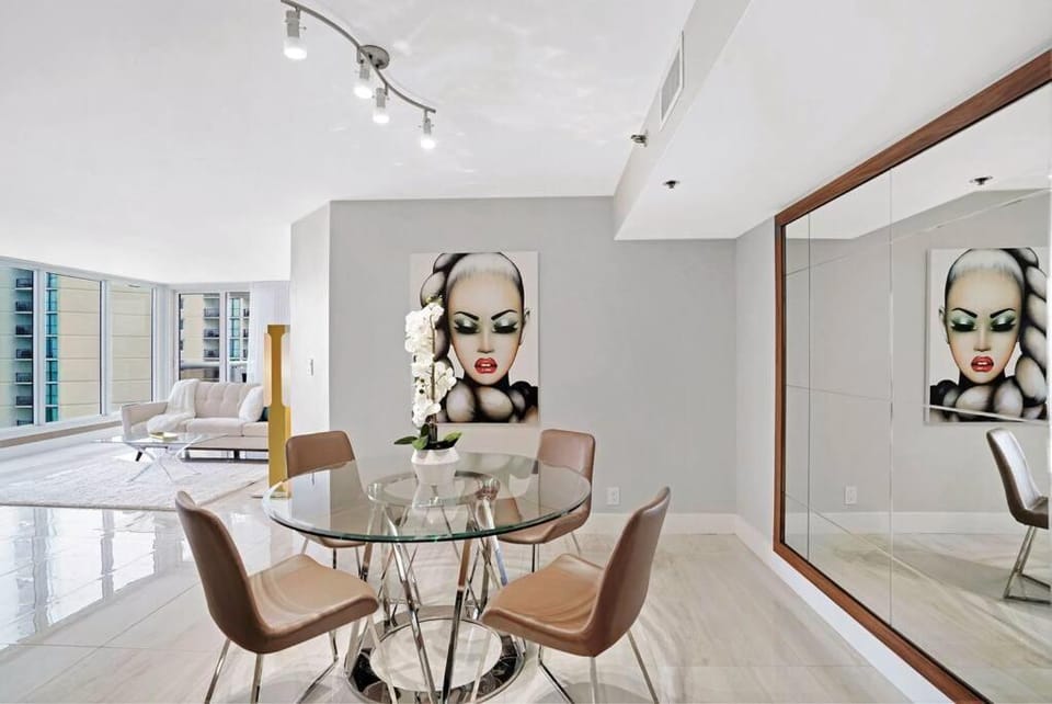 TV and multimedia, Balcony/Terrace, Living room, Decorative detail, Dining area