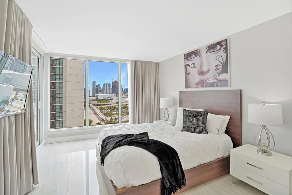 Bed, Bathroom, TV and multimedia, Balcony/Terrace, Bedroom, City view, hair dresser, wardrobe