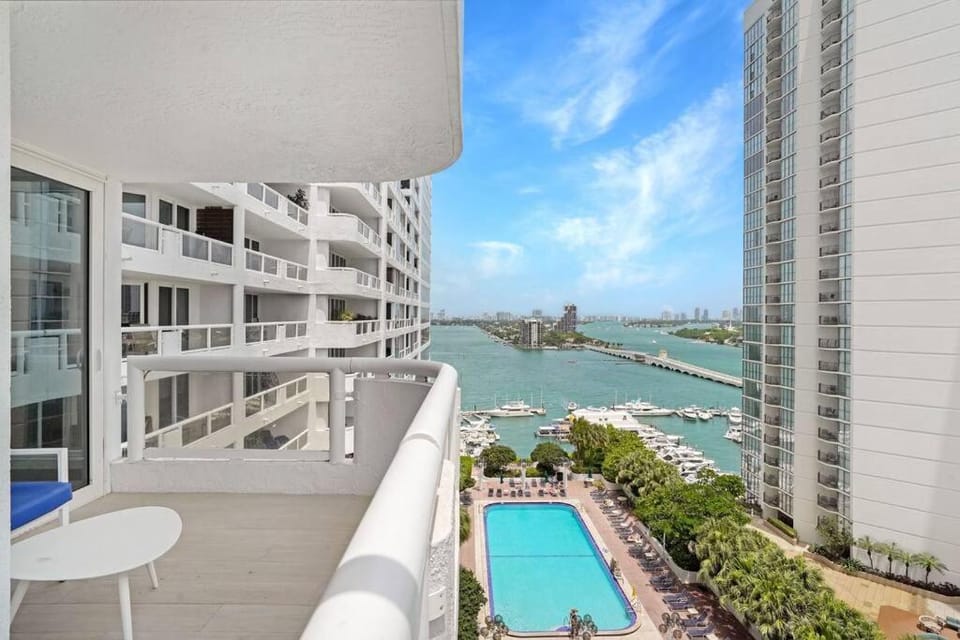 Balcony/Terrace, Pool view, Sea view