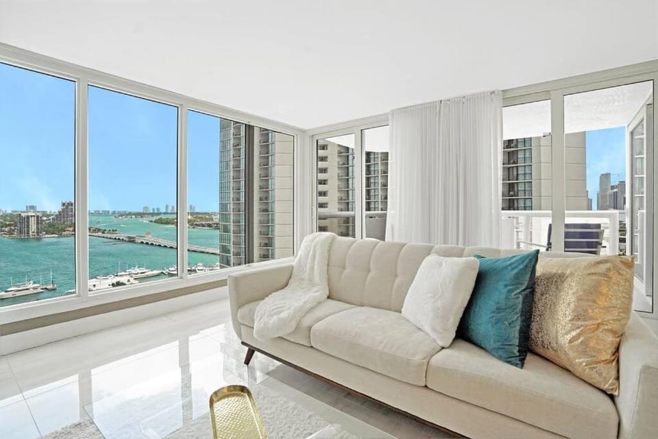 TV and multimedia, View (from property/room), Balcony/Terrace, Living room, Pool view, Sea view