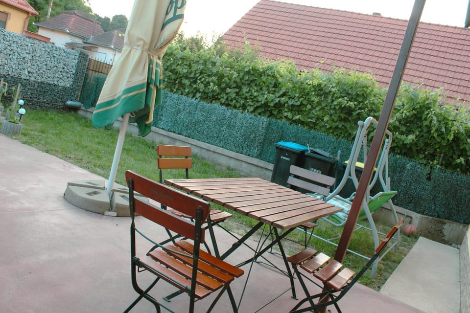 Garden, Dining area