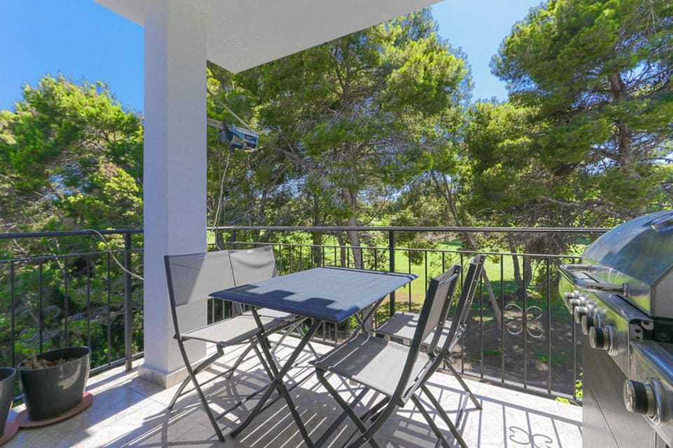 Property building, Garden, Garden, Golfcourse, Balcony/Terrace, Balcony/Terrace, Dining area, Garden view