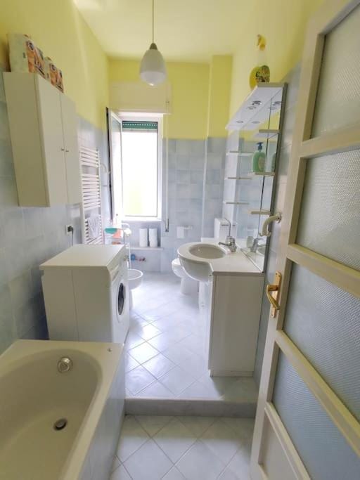 L'Appartamento Giallo con Garage Auto Apartment in Noli