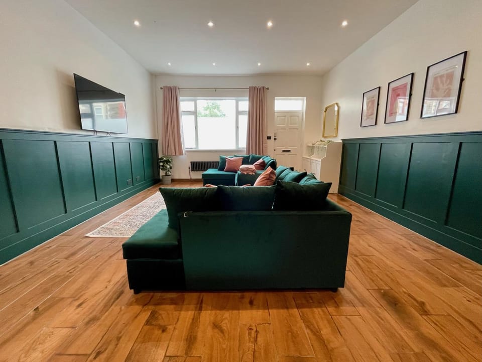 Central House-16 People+Hot Tub House in Cardiff