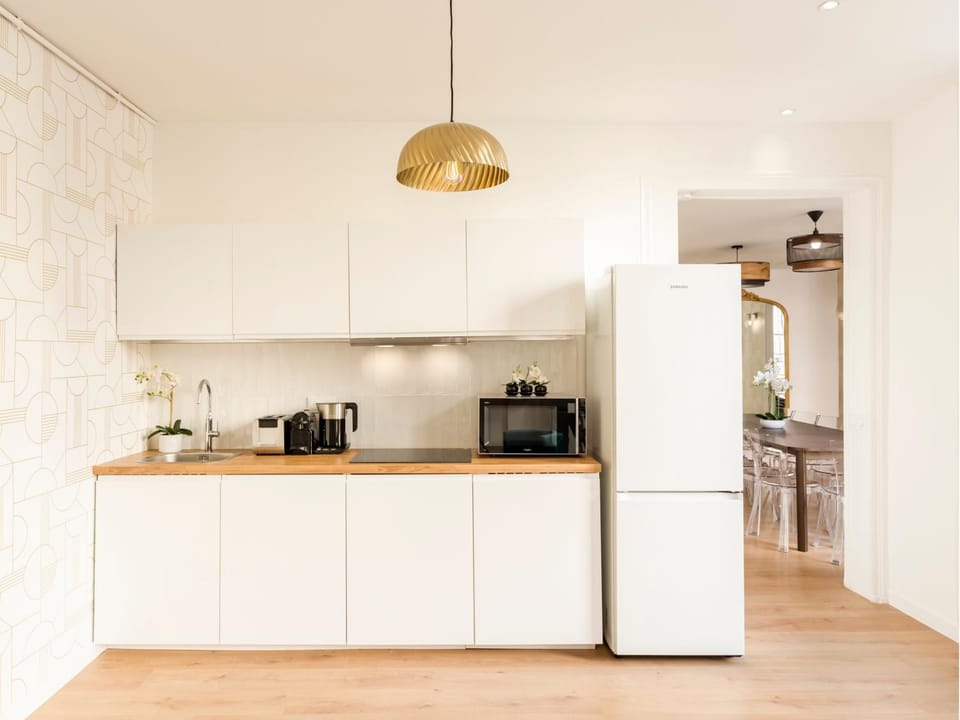 Coffee/tea facilities, Kitchen or kitchenette, stove, toaster