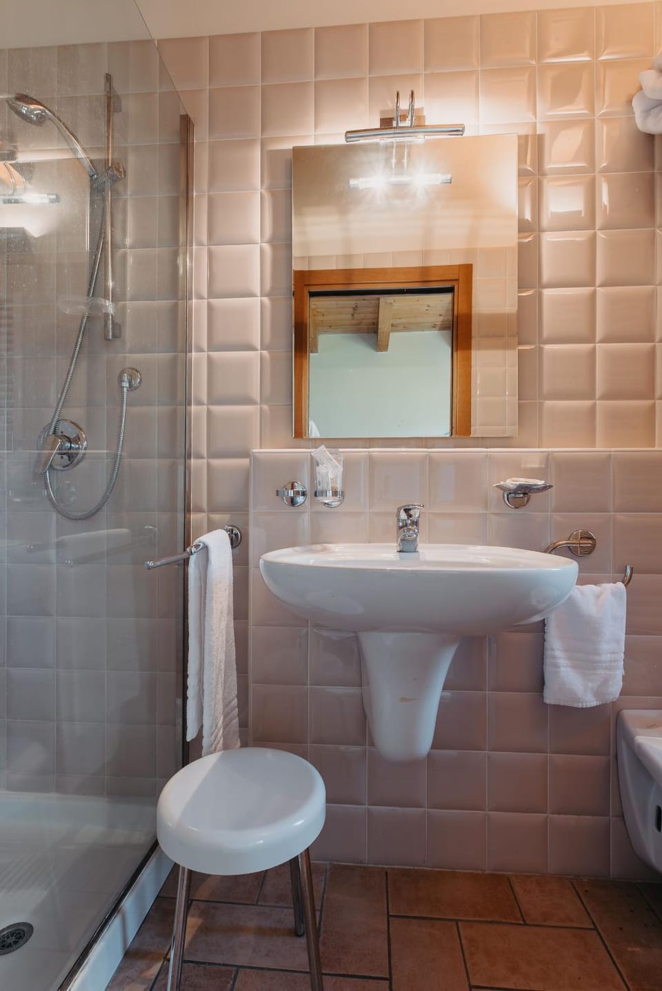 Shower, Toilet, Bathroom, towels