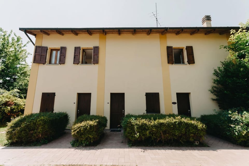 Property building, Spring, Day, Garden, Garden view