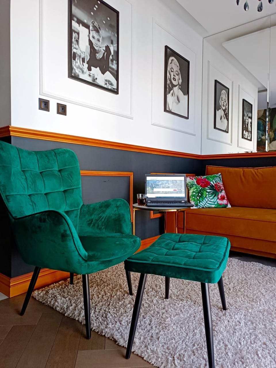 Living room, Seating area