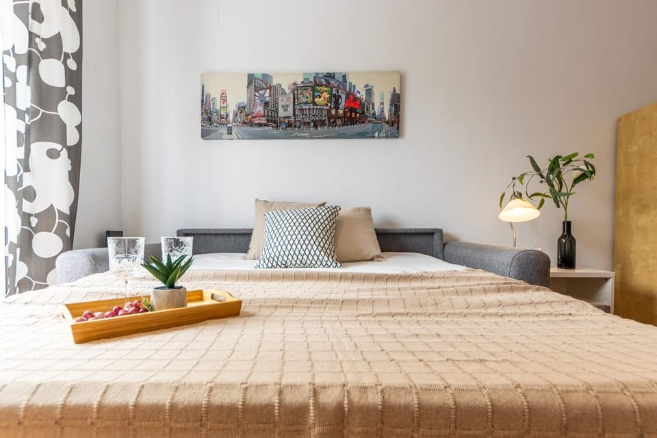 Bed, Photo of the whole room, Bedroom