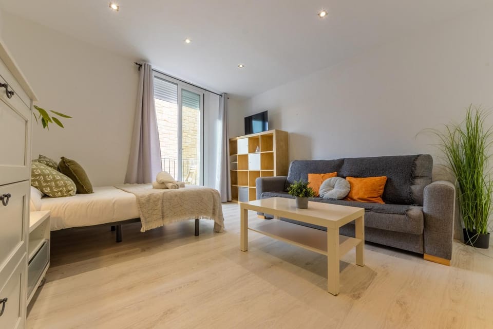 Bed, TV and multimedia, Living room, Bedroom