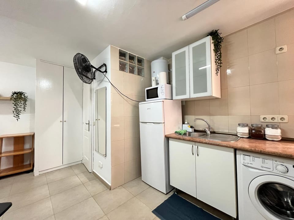 Kitchen or kitchenette
