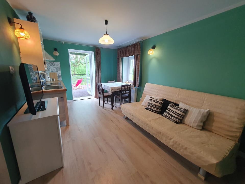 TV and multimedia, Kitchen or kitchenette, Living room
