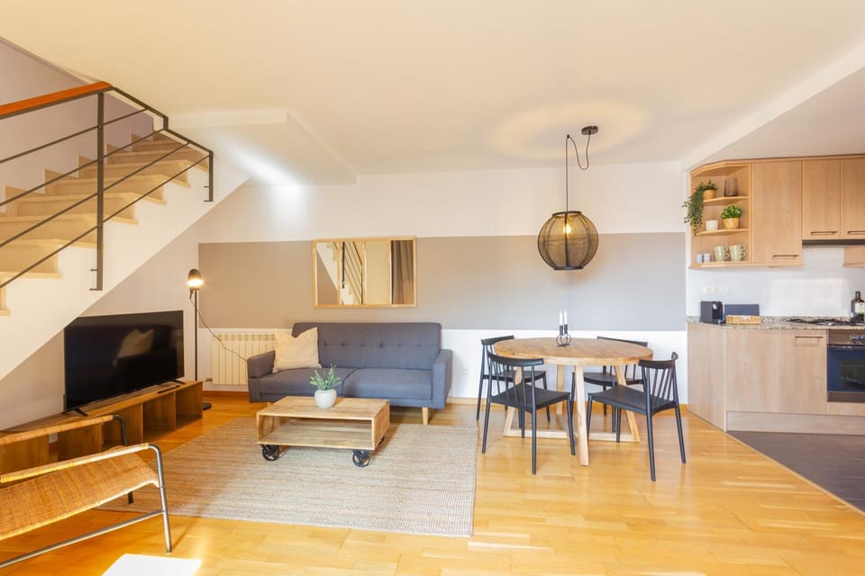 TV and multimedia, Kitchen or kitchenette, Living room, stove, stove, kitchen, kitchen