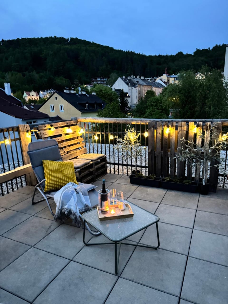 Property building, Patio, View (from property/room), Balcony/Terrace, Seating area, Mountain view